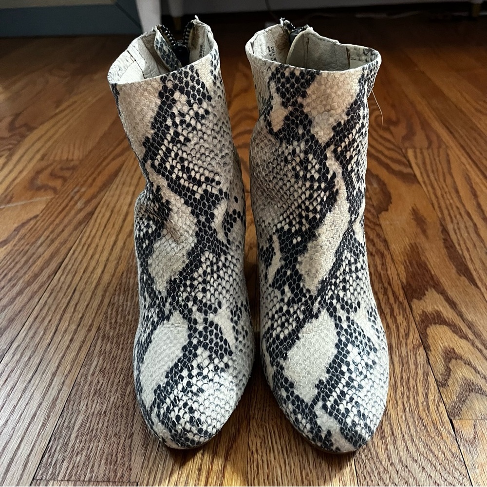 Steve Madden Snakeskin Neutral Booties Block Heel 6.5 Mob Wife Leather Beige